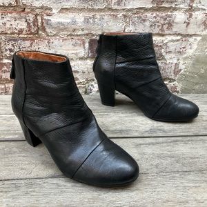 GENTLE SOULS black ankle boots booties heels 9 M